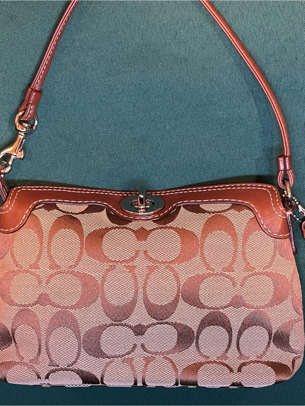 Beautiful classic Y2K COACH signature Soffletre mini bag.